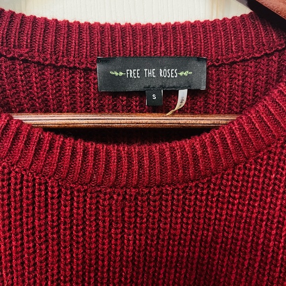 Free the Roses Burgundy Double Fringe Hem Size Small - Picture 4 of 5